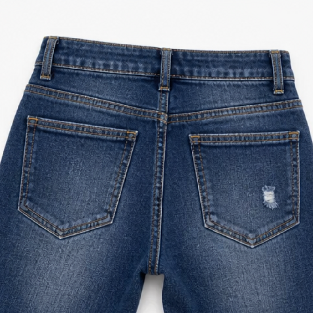 Delina – Damskie jeansy capri z miękkiej bawełny z postrzępionym dołem