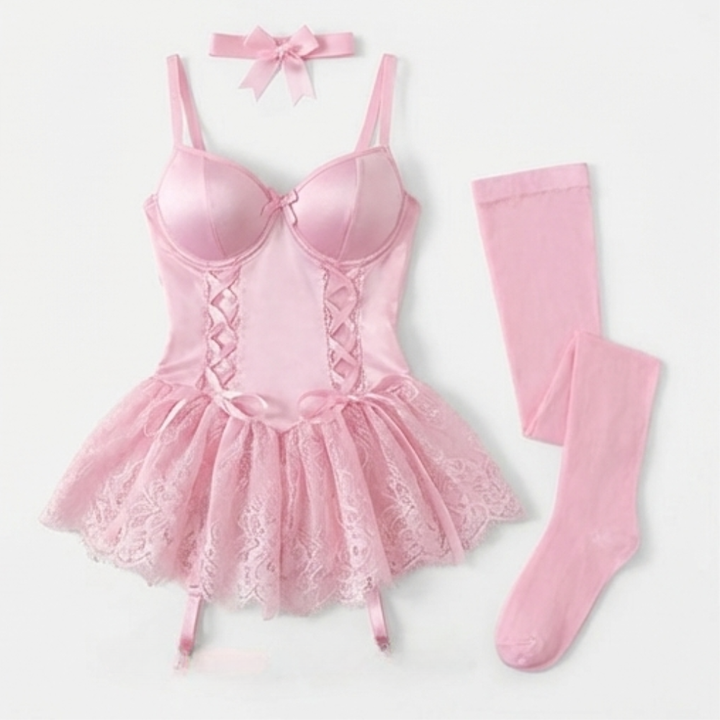 Rosalure – Zestaw babydoll z koronką i pończochami z pasem