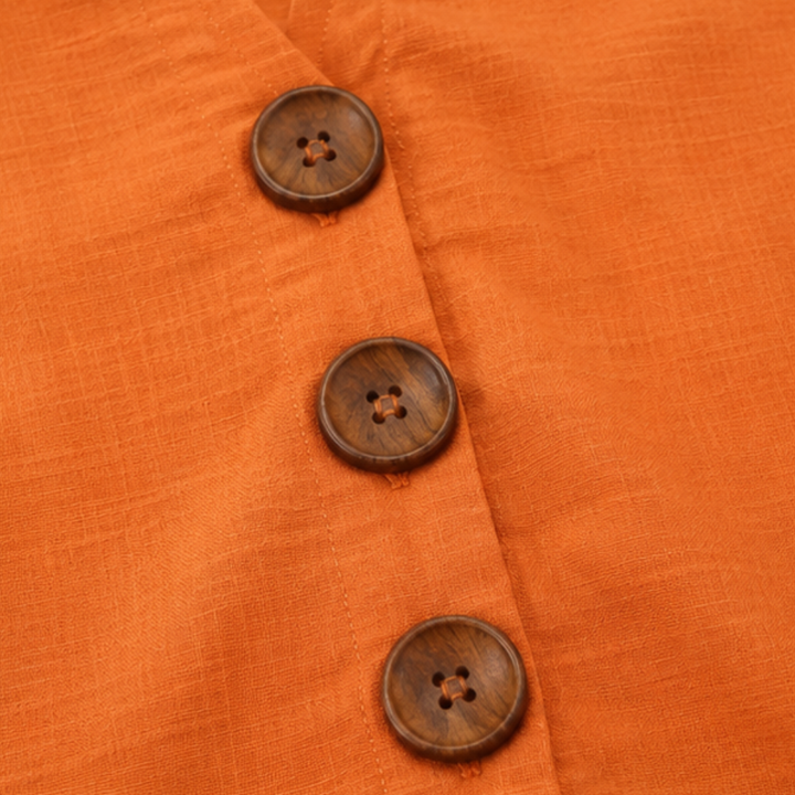 Laurelle – Bluzka z dekoltem w serek i falbanami z guzikami