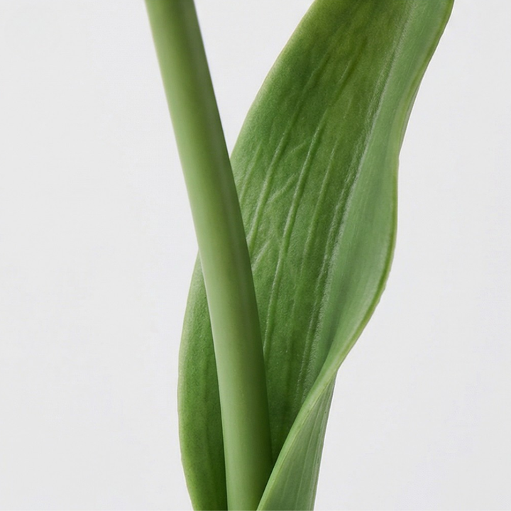 Bloomora – Lampa LED w kształcie tulipana z ceramiczną wazonem