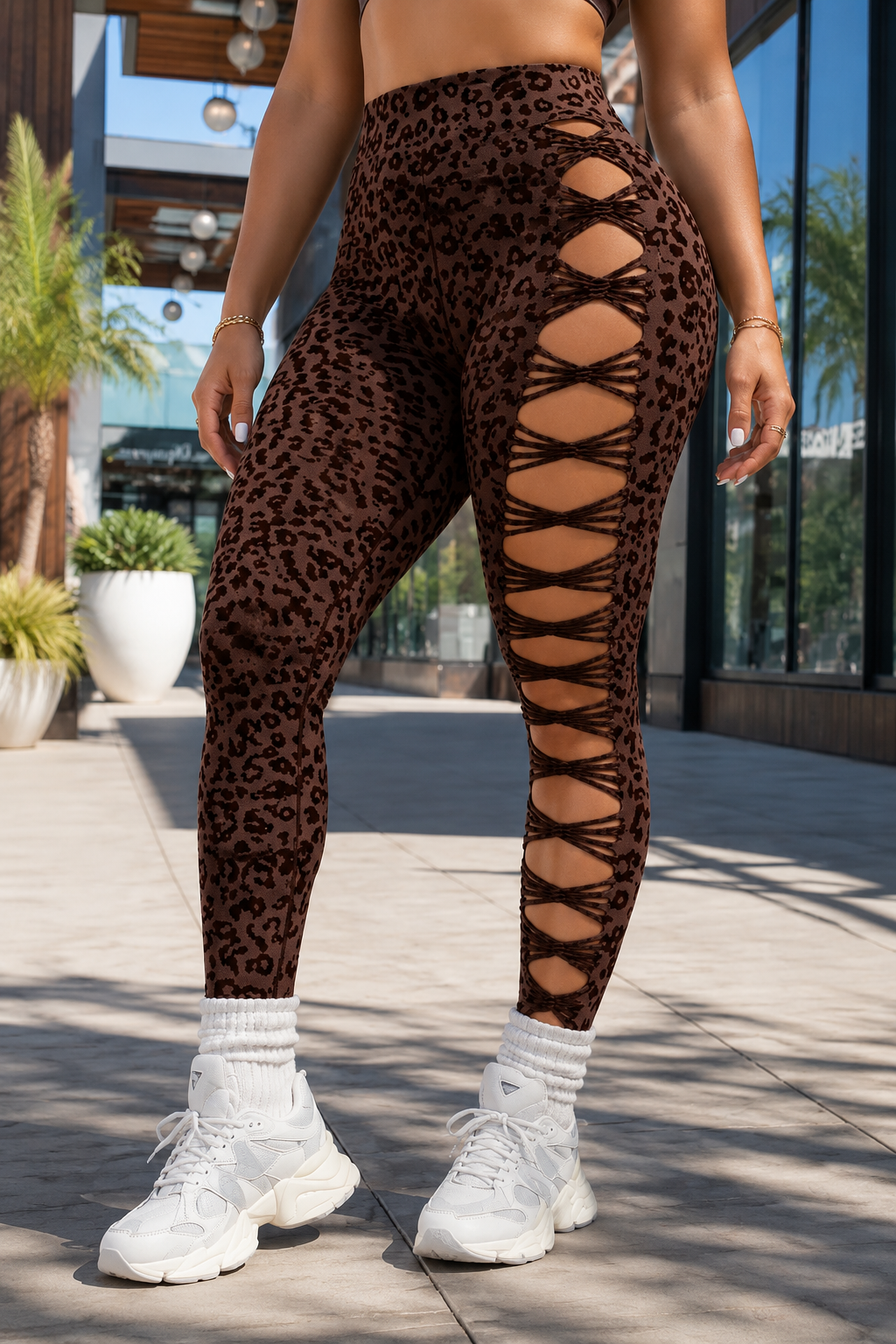 Wearlow – Legginsy z wycięciami i wzorem w panterkę