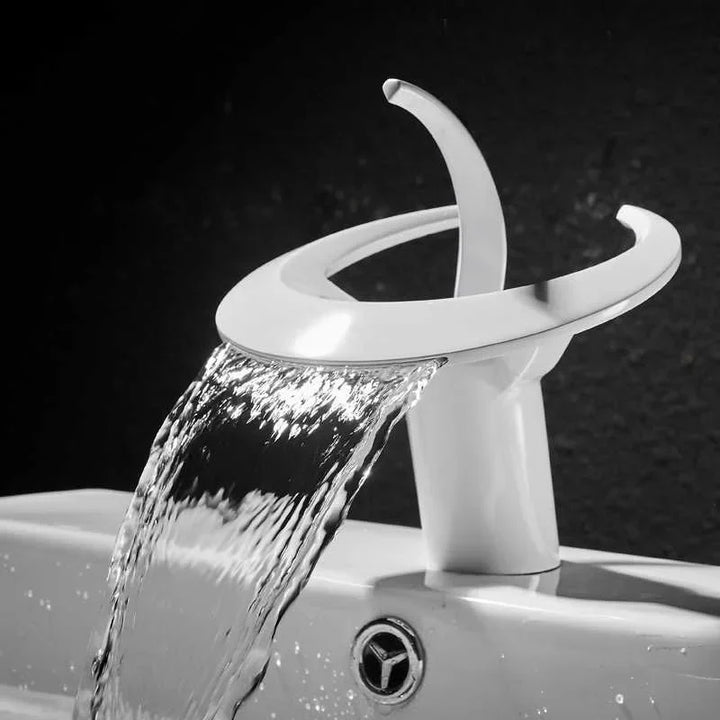 Copperflow – Bateria łazienkowa z wodospadem, jednootworowa
