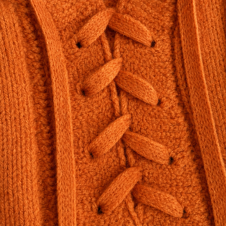 Lunarknit – Sweter z kapturem i wiązaniem w kształcie litery V