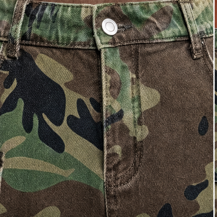 Camo Muse – Retro Kamuflażowe Jeansy z Szerokimi Nogawkami