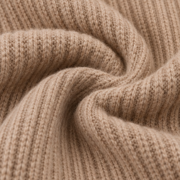 Wovella – Sweter z dzianiny prążkowanej z guzikiem przy dekolcie
