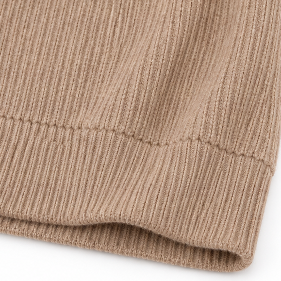 Wovella – Sweter z dzianiny prążkowanej z guzikiem przy dekolcie