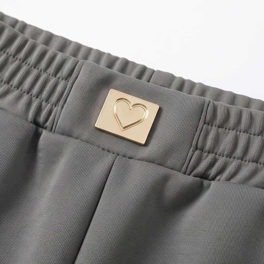 Wearbella – Zestaw z szerokimi spodniami i topem z zapięciem w kształcie serca
