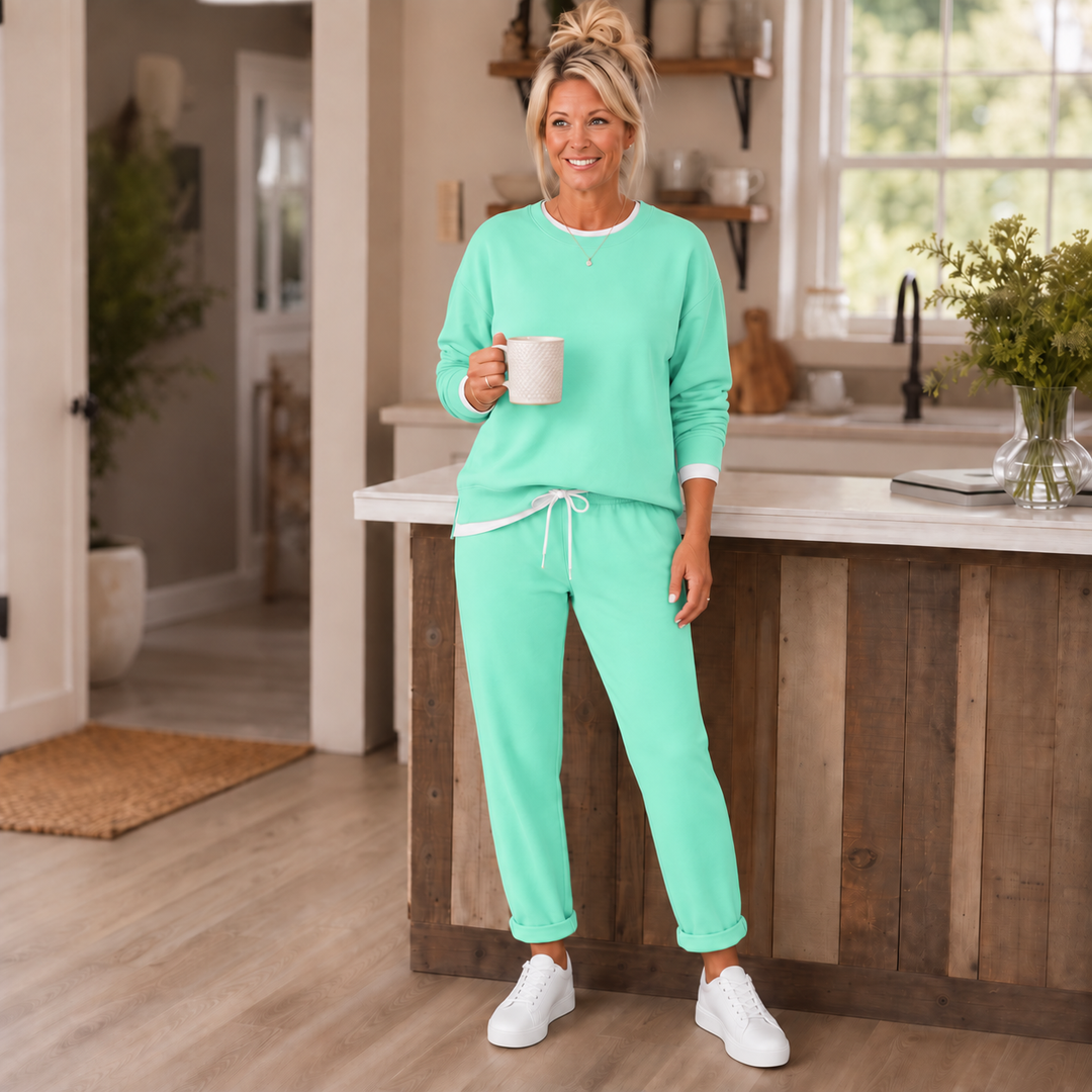 Wearbella – Zestaw z bluzą z bocznymi rozcięciami i dresami