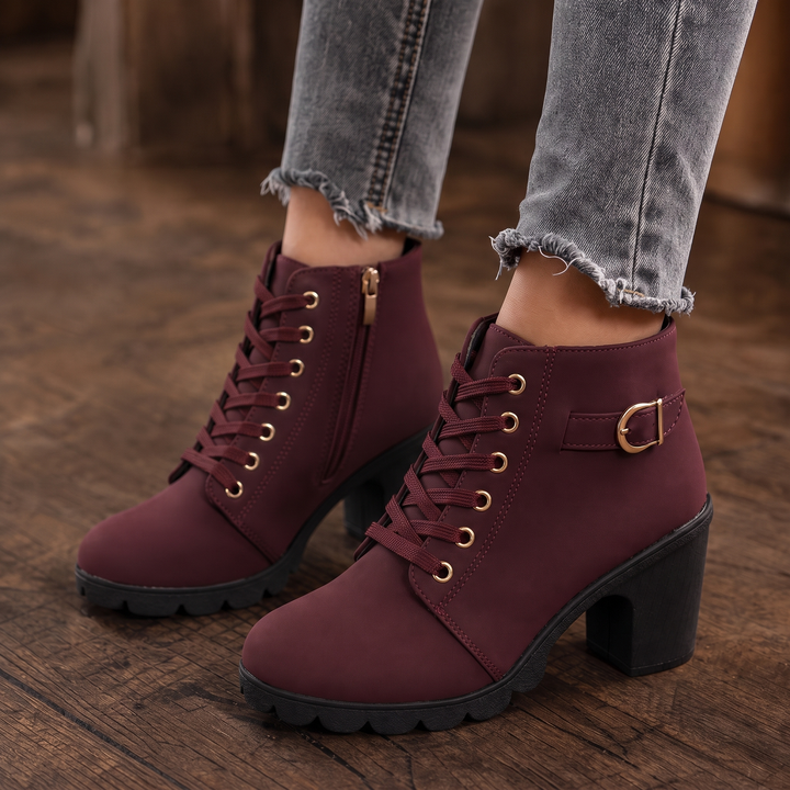 Buckle &amp; Bold – Botki na obcasie z wiązaniem