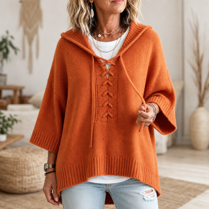Lunarknit – Sweter z kapturem i wiązaniem w kształcie litery V