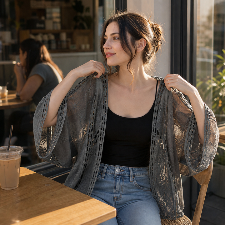 Lunaveil – Oversize Kardigan z Ażurowej Koronki