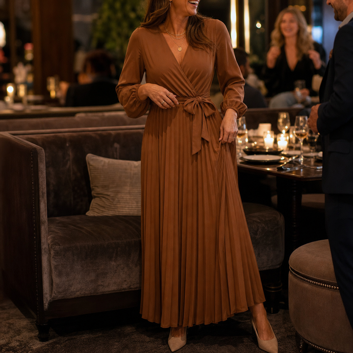 Wearbella – Sukienka maxi z plisowanym przodem i wysokim stanem