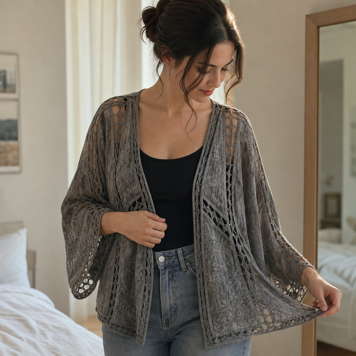 Lunaveil – Oversize Kardigan z Ażurowej Koronki