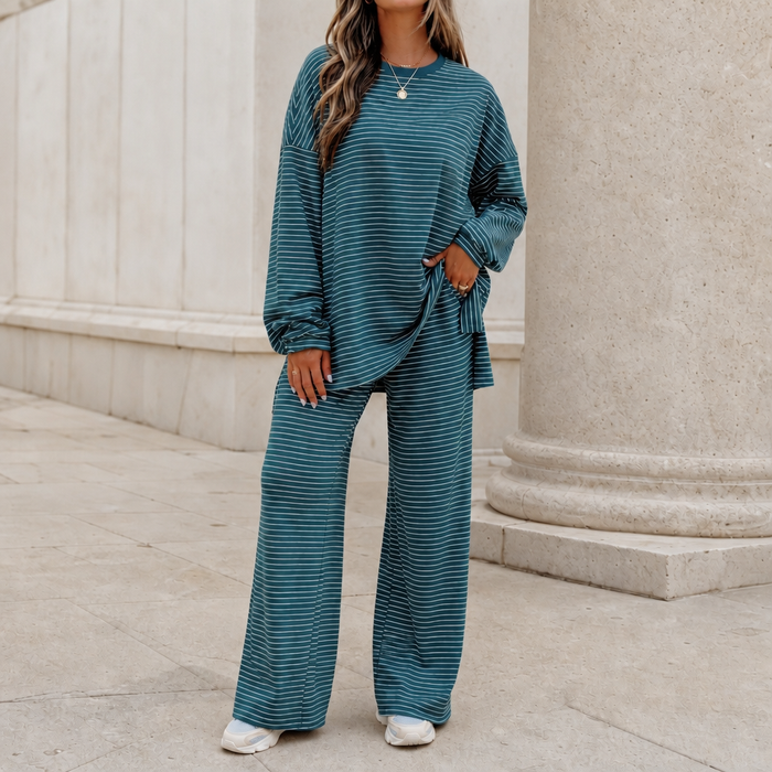 Stripe & Ease – Striped Pullover i Szerokie Spodnie
