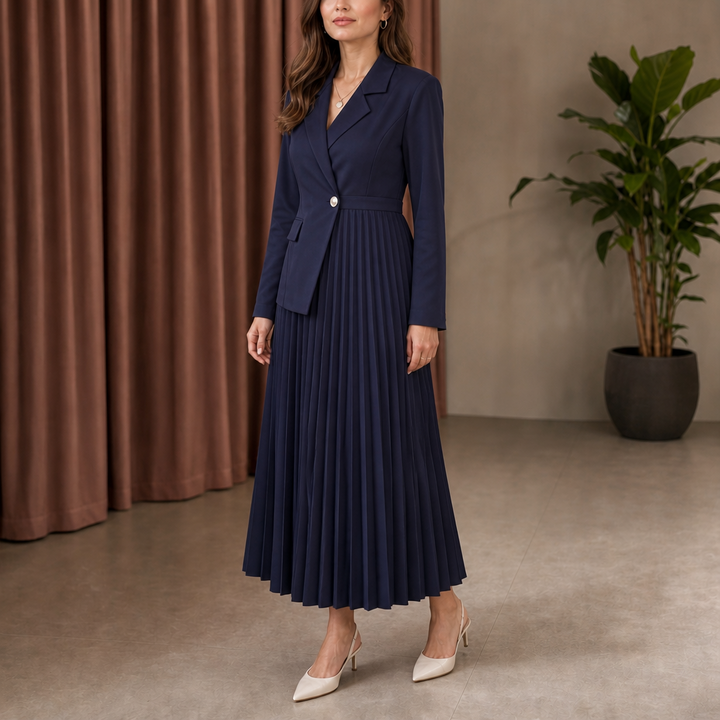 Pleat &amp; Poise – Sukienka midi z plisami i guzikiem z przodu