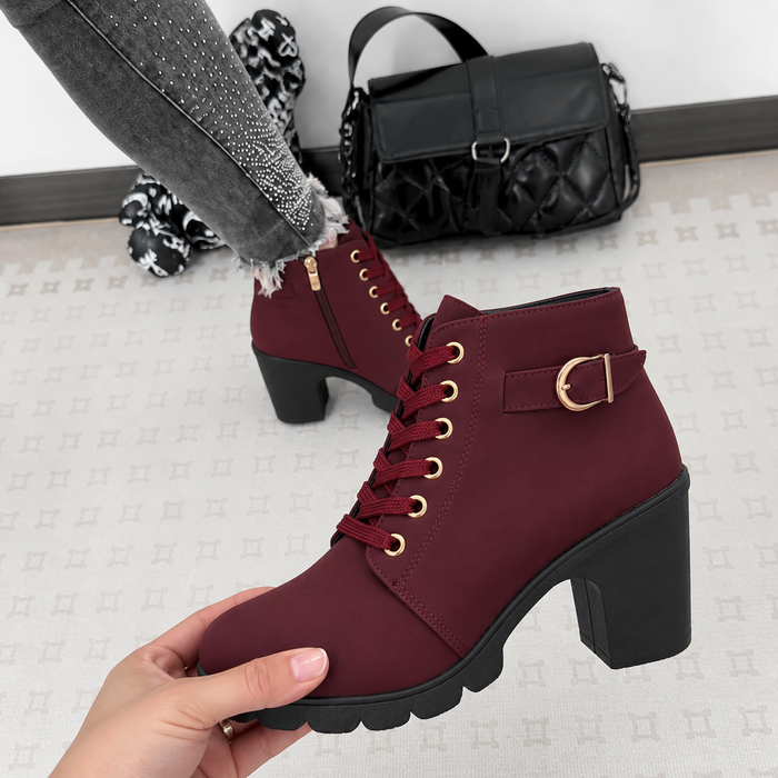 Buckle & Bold – Botki na obcasie z wiązaniem